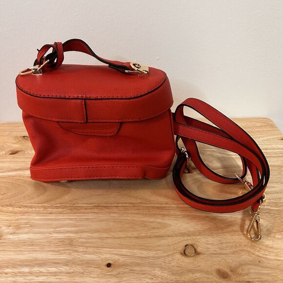 Red Structured Box Bag Crossbody Gold Lock Top Handle Mini Vanity - Picture 4 of 6